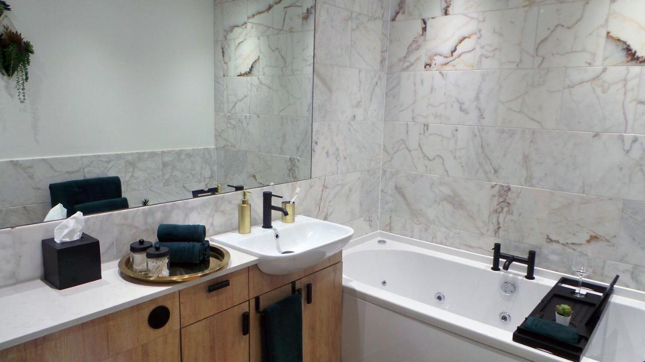 Luxury 1 Bedroom Duplex With Free Parking พลีมัธ ภายนอก รูปภาพ